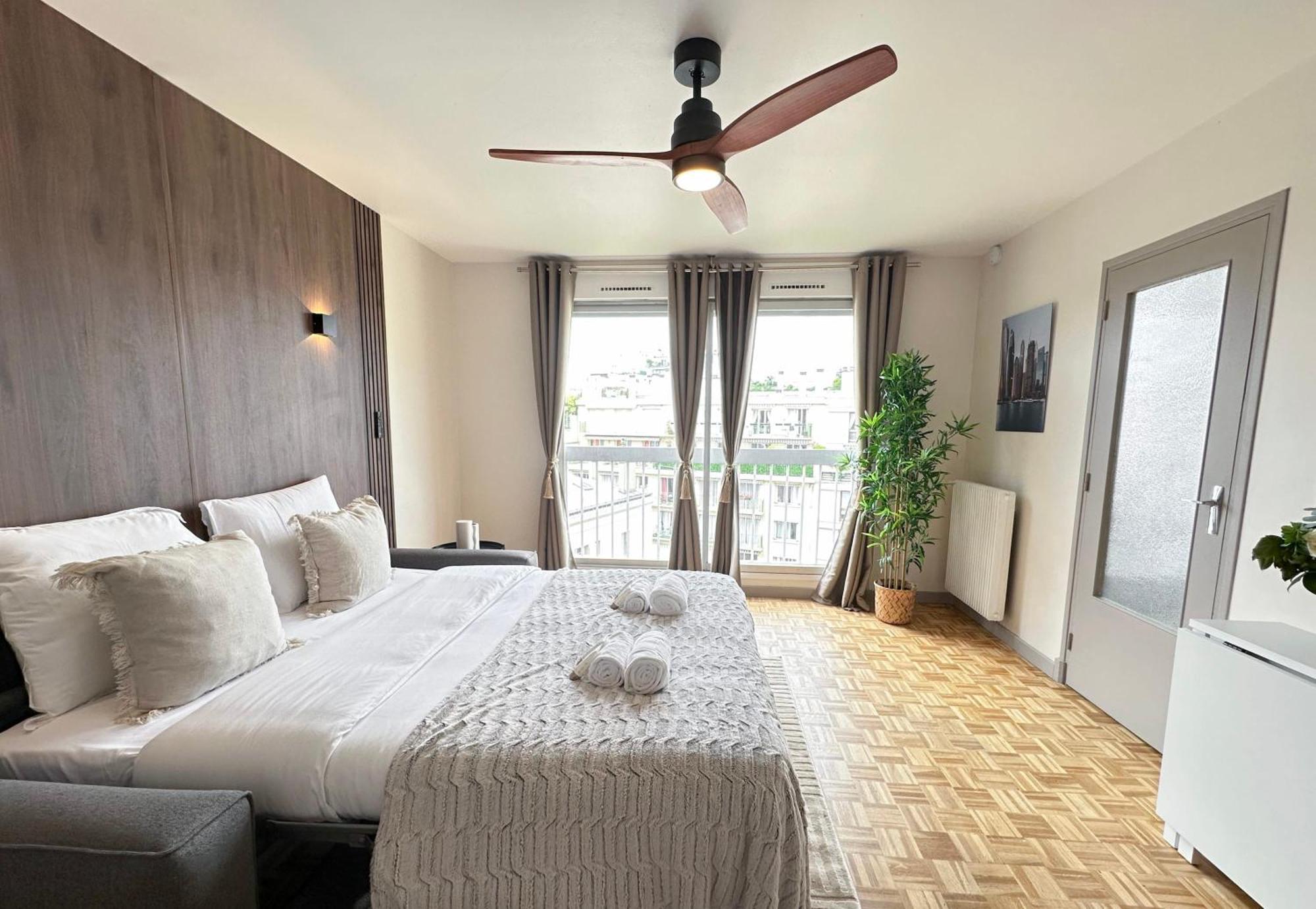 Brand-New Studio With Eiffel Tower View ปารีส ภายนอก รูปภาพ