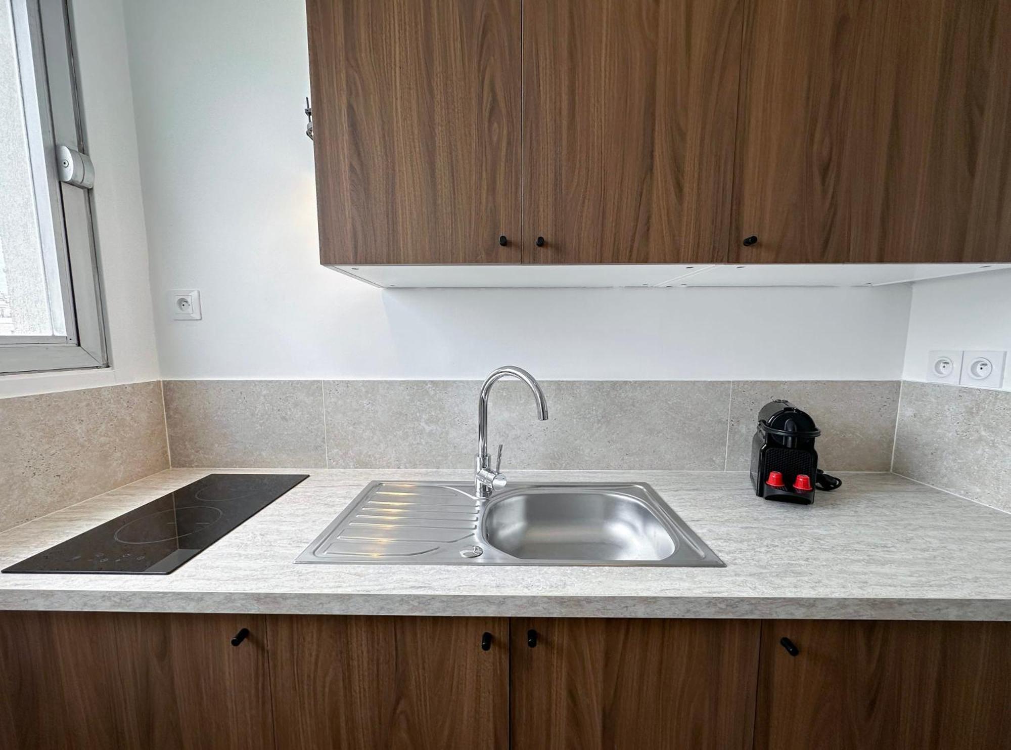 Brand-New Studio With Eiffel Tower View ปารีส ภายนอก รูปภาพ