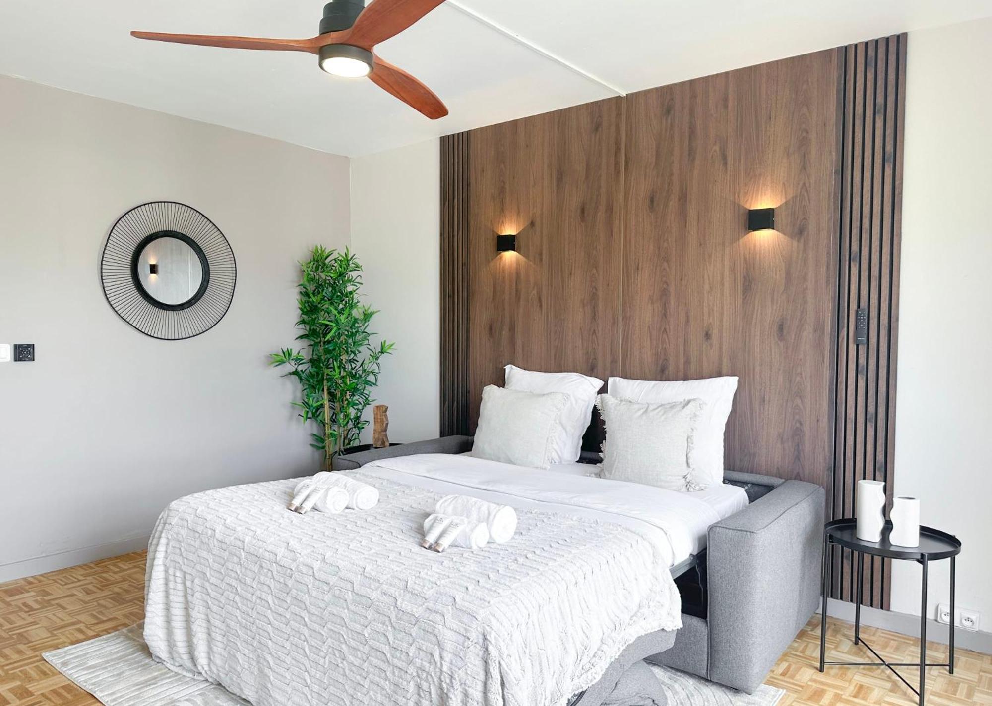 Brand-New Studio With Eiffel Tower View ปารีส ภายนอก รูปภาพ