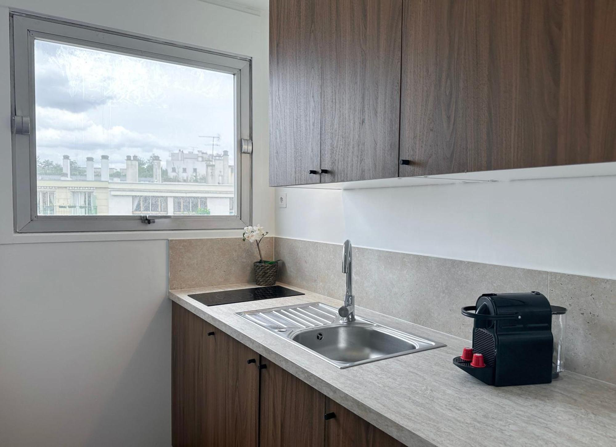 Brand-New Studio With Eiffel Tower View ปารีส ภายนอก รูปภาพ