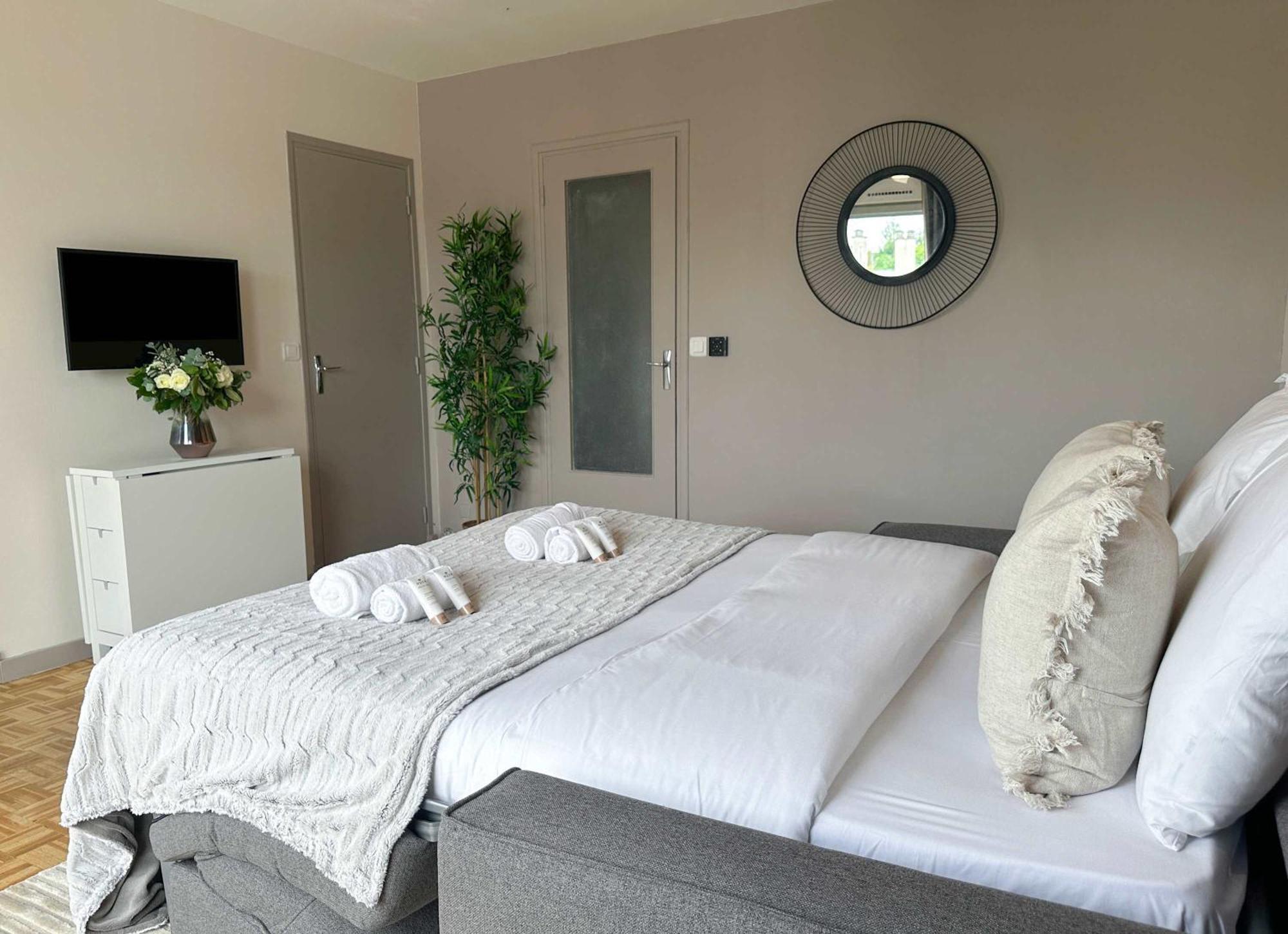 Brand-New Studio With Eiffel Tower View ปารีส ภายนอก รูปภาพ